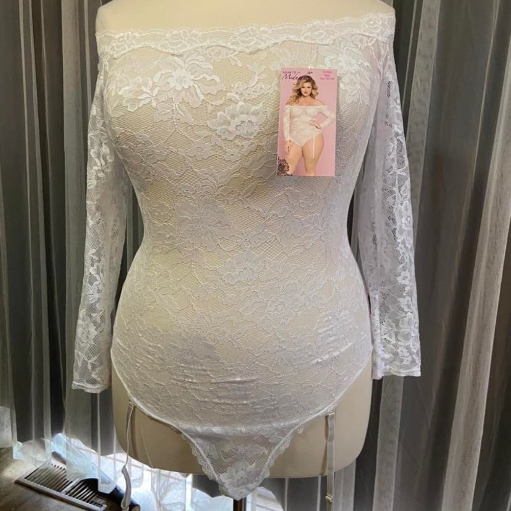 Seven 'til Midnight NWT White floral lace Body suit size 3X/4X
